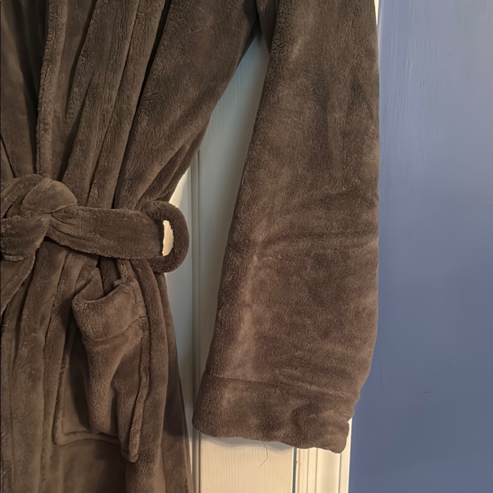RH Plush Gray Robe new - Picture 7 of 8